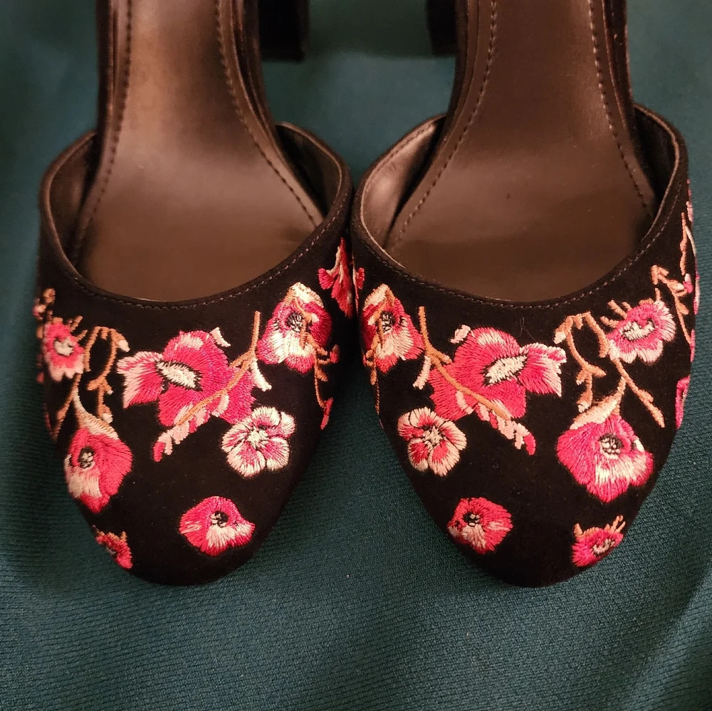 Artisan White House Black Market Embroidered Heels, Sz 8M - Picture 3 of 7